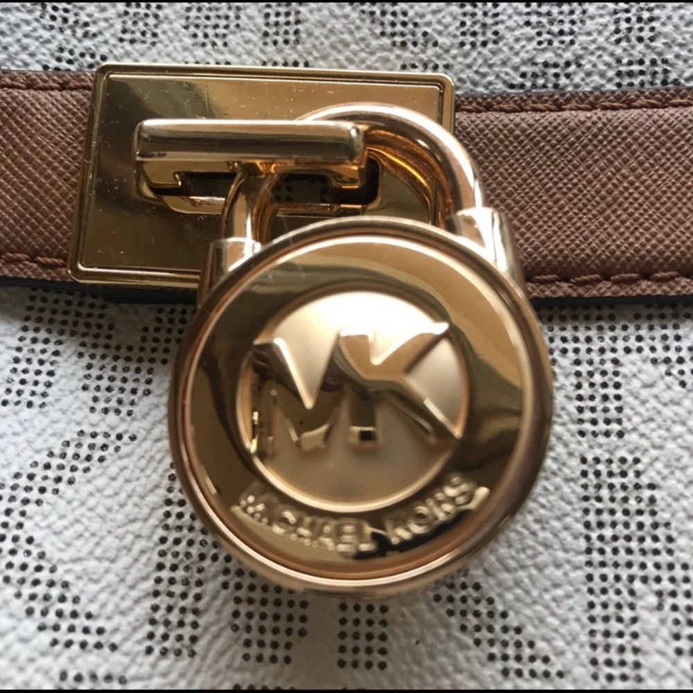 MK purse. Purchased and new we used. Great condition! NWOT, offers welcome!😇